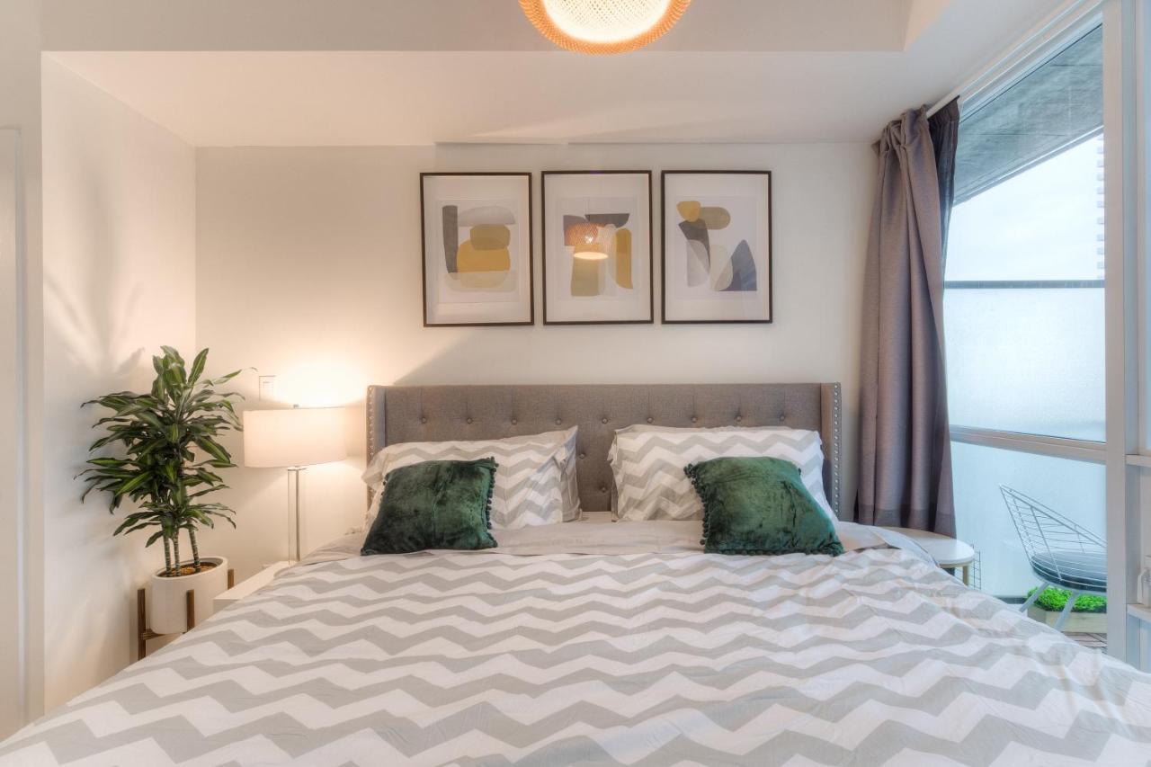 Stylish Newly Furnished With Beautiful View Privatunterkunft Toronto