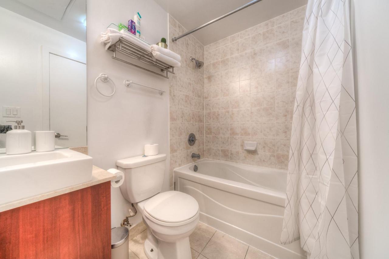Stylish Newly Furnished With Beautiful View Privatunterkunft Toronto