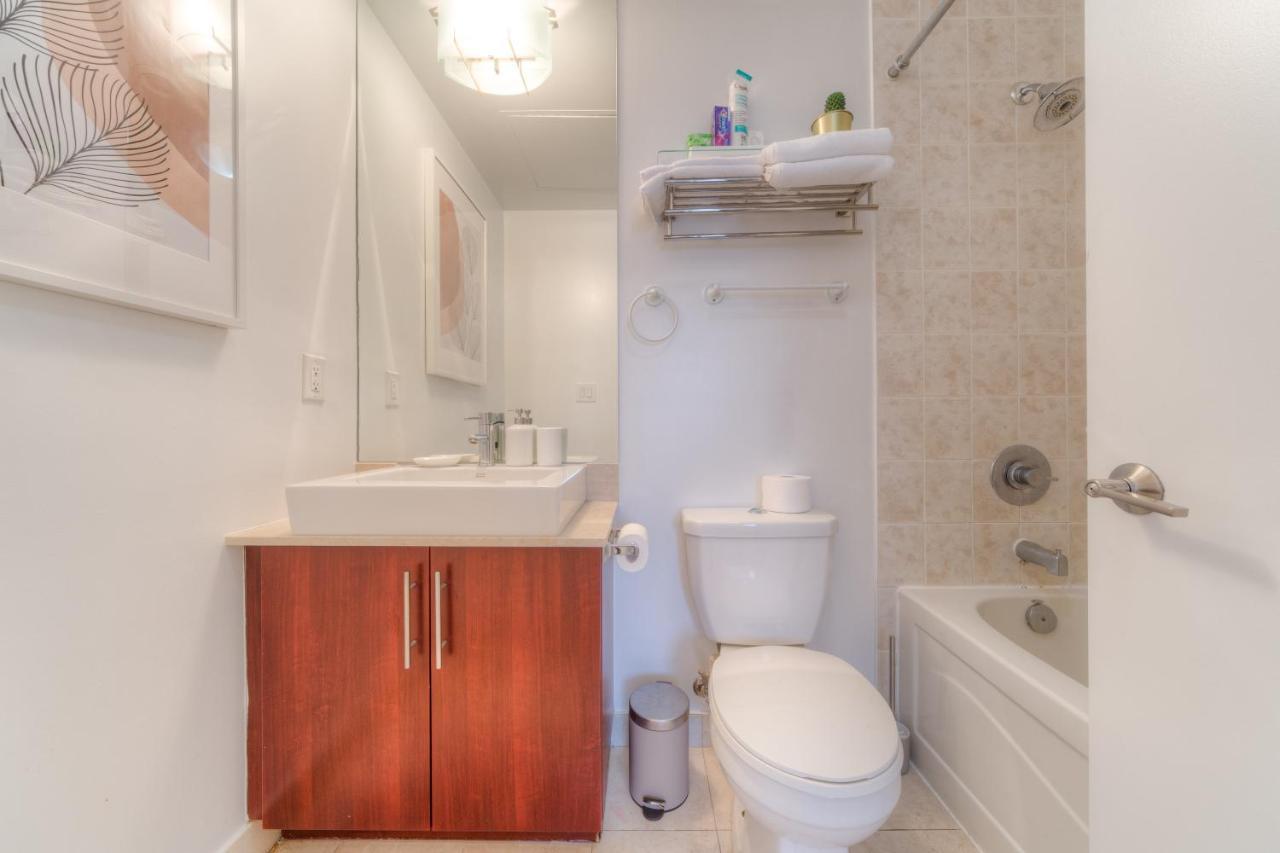 Stylish Newly Furnished With Beautiful View * Toronto